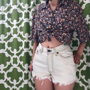 RARE 24 inch high waisted vintage Levi’s shorts